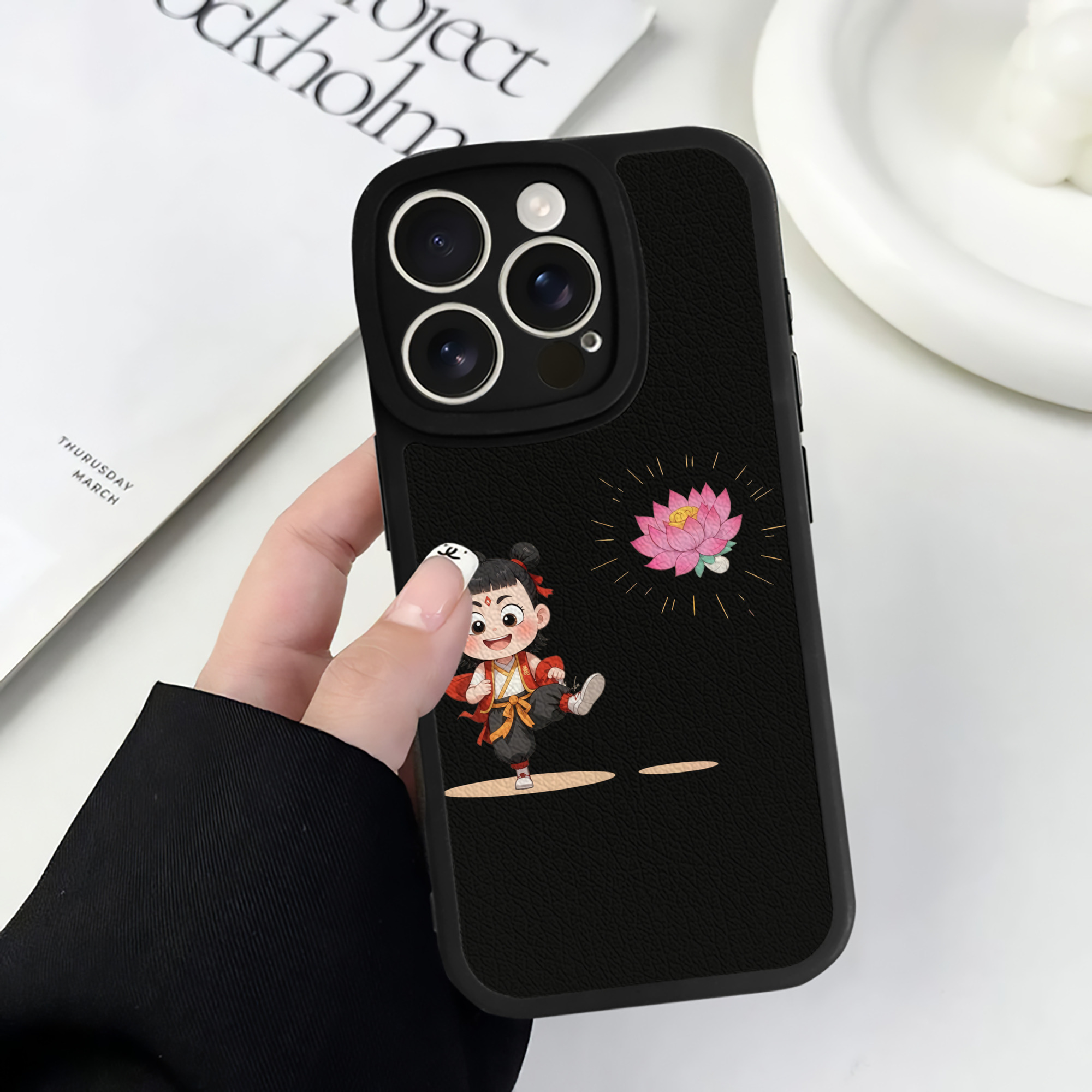 （画像用） Ne Zha 2 ナタ 魔童の大暴れ 【iPhone 16シリーズ対応】シリコンスマホケース（レザー調） 材質：シリコン